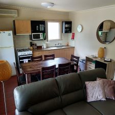 Cockatoo Cabin: Halls Gap, Grampians
