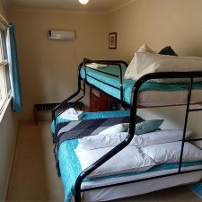 Cockatoo Cabin: Halls Gap, Grampians